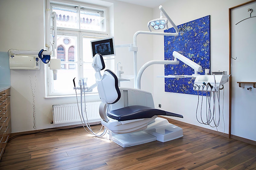 Behandlungszimmer mit Zahnarztstuhl - Galosi, Pfaffenhofen Ilm
